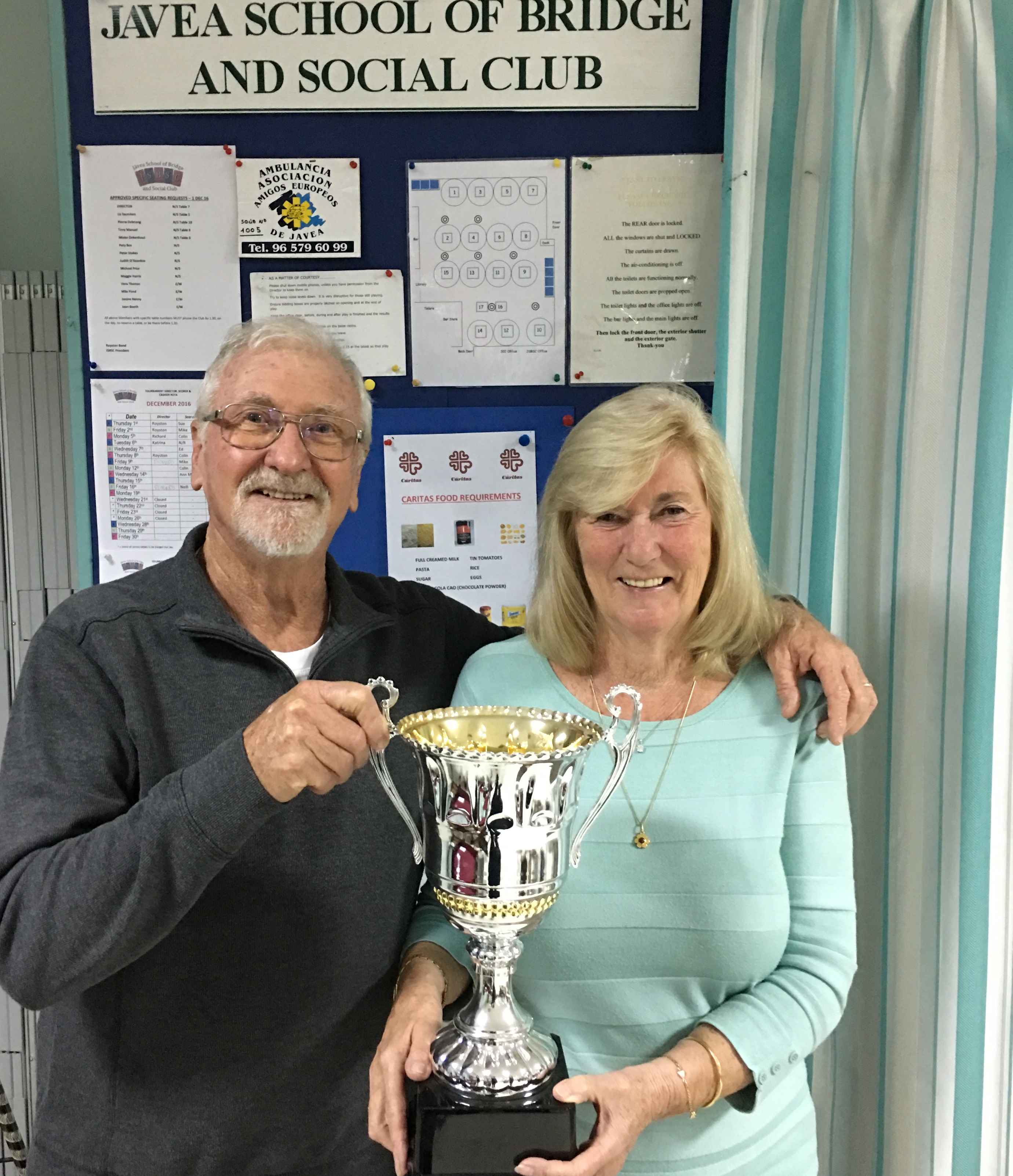 Mike and Chris Smith with the trophy at Javea School of Bridge